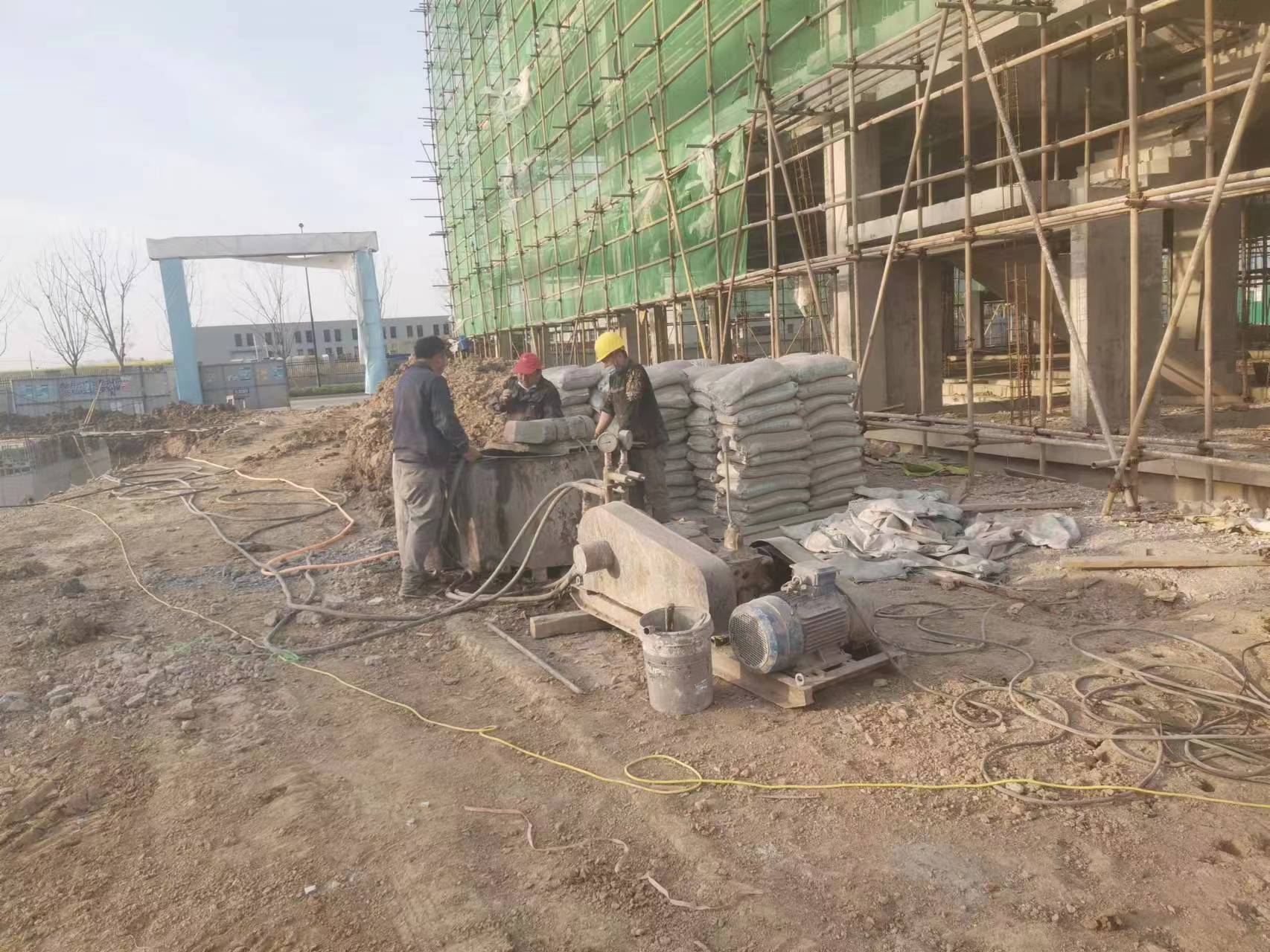 龙华山办事处别墅下沉注浆