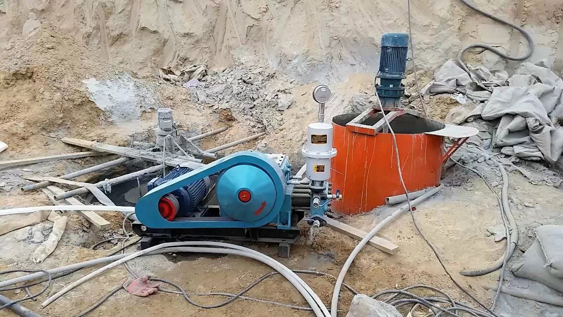 龙华山办事处顶管注浆