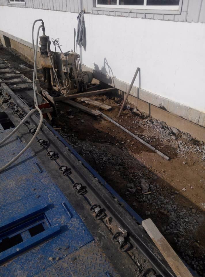 龙华山办事处注浆治理铁路高路基沉陷病害